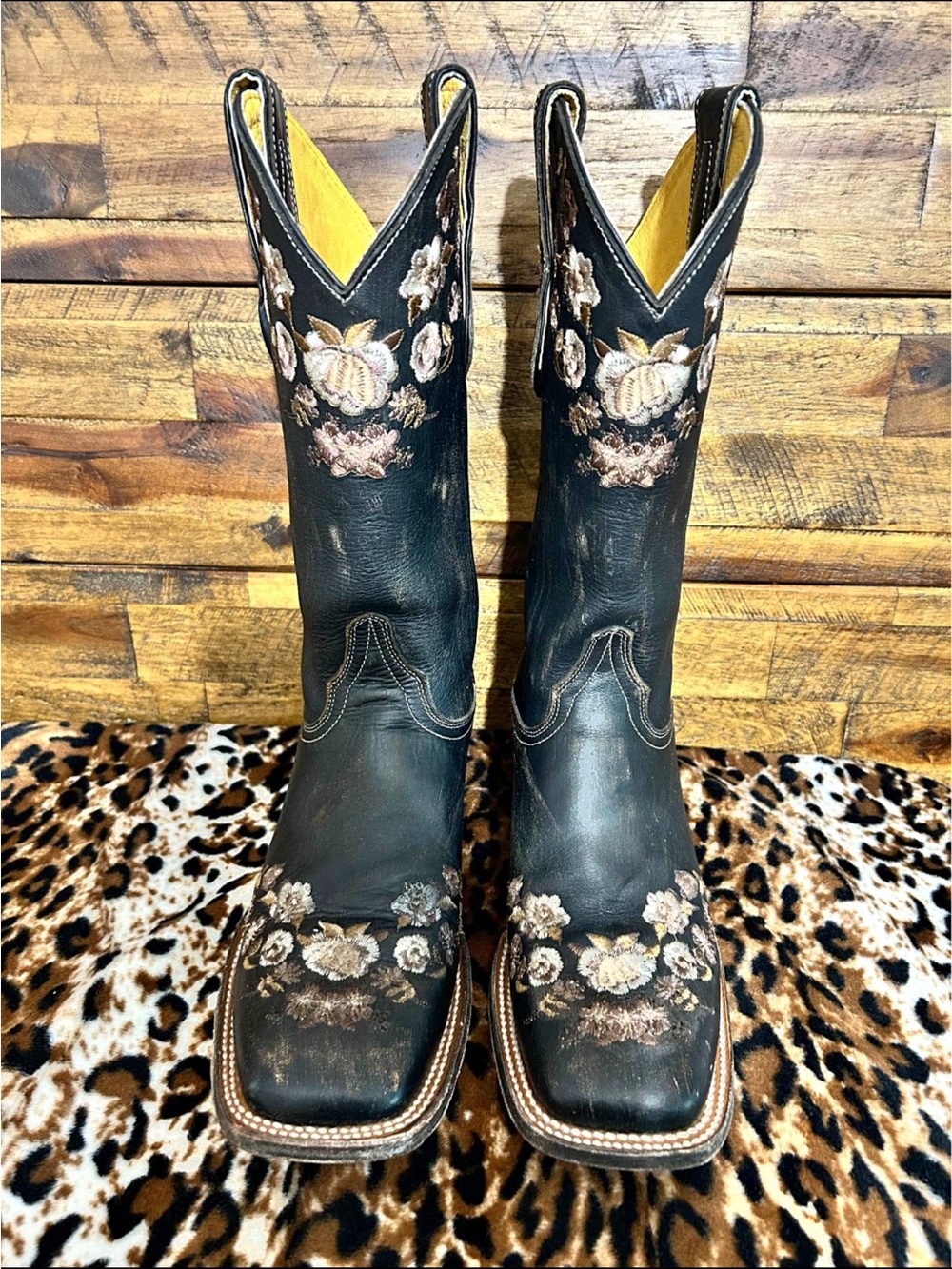 ISO ISO Embroidered Black Leather Western Cowboy Boots with Floral Detail